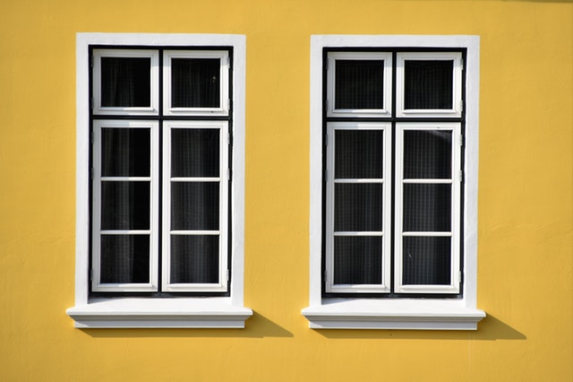 dve rovnaké okná.jpg